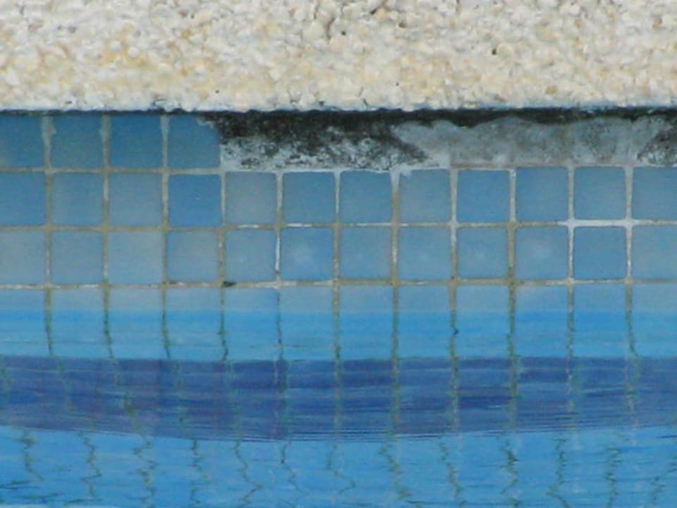 Löcher im Pool FERGUS Style Carema Beach