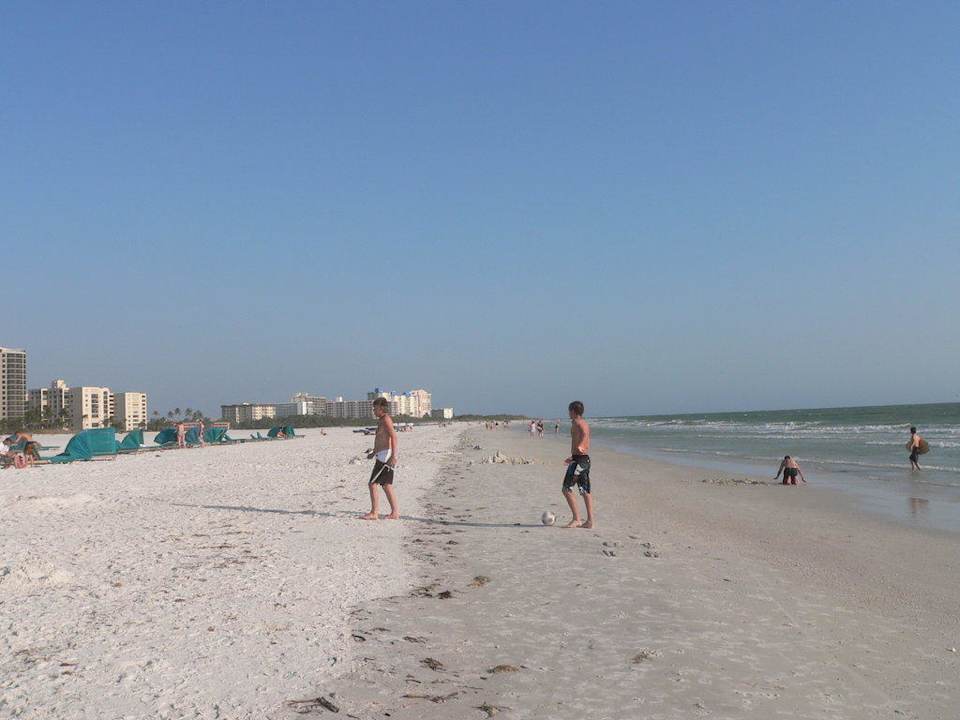 Hotel-Strand Hotel Outrigger Beach Resort