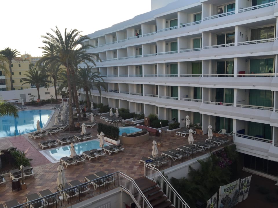 Innenhof alltoura Club Hotel Akeah Broncemar