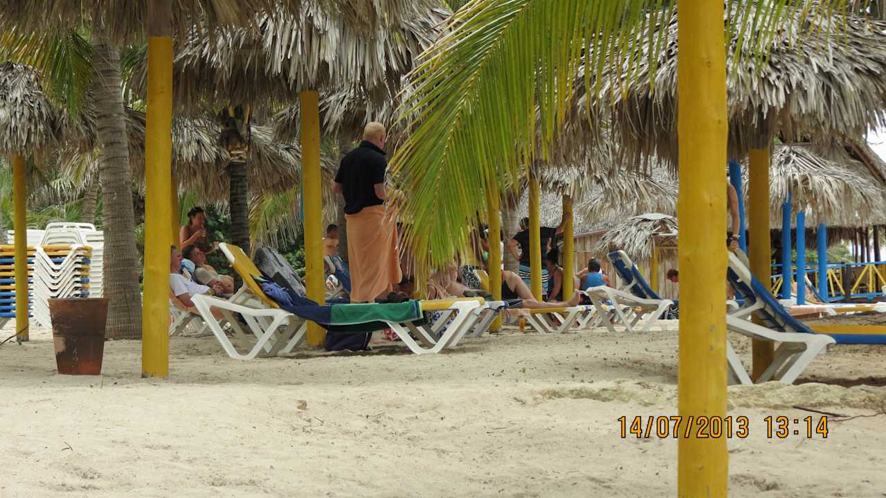 Beach umbrellas, and sunbeds Hotel Roc Barlovento