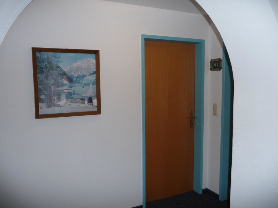 Zimmer vom Flur aus gesehen Ferienhotel Alpenhof Aurach
