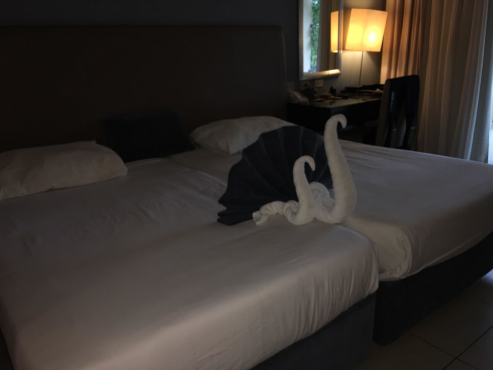 Bett mit Ritze JAZ Aquamarine Resort