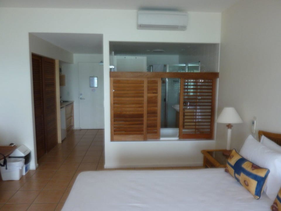 Blick vom Balkon ins Zimmer Hotel Coral Sea Resort