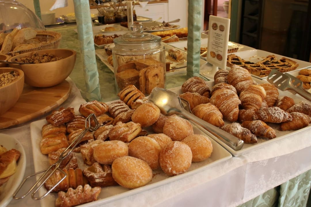 Frühstücksbuffet Aparthotel Domus De Janas Sul Mare