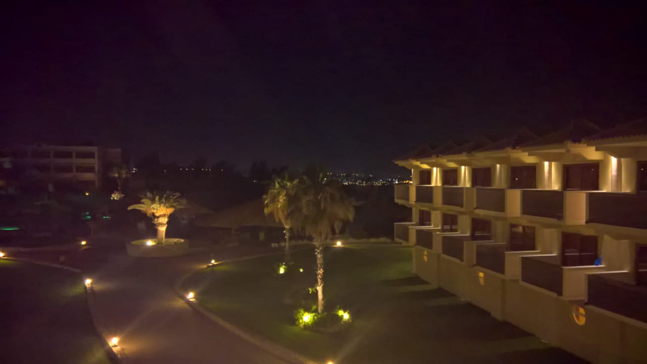 Nächtliher Ausblick aus Zimmer 982 Hotel Kalithea Horizon Royal