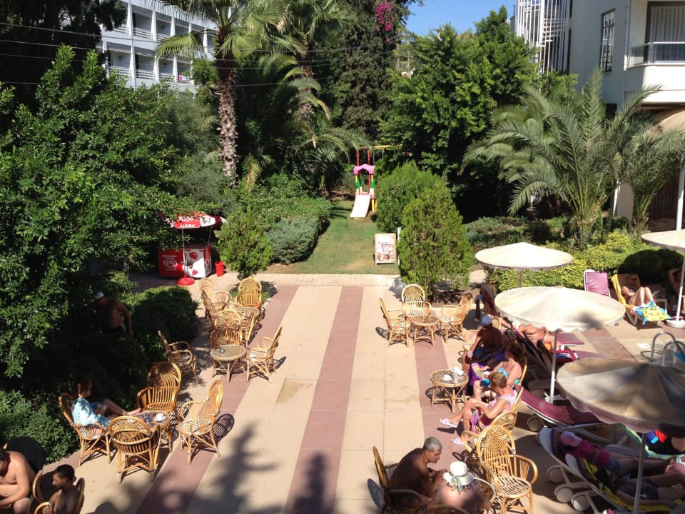 Poolbarterrasse Kayamaris Hotel