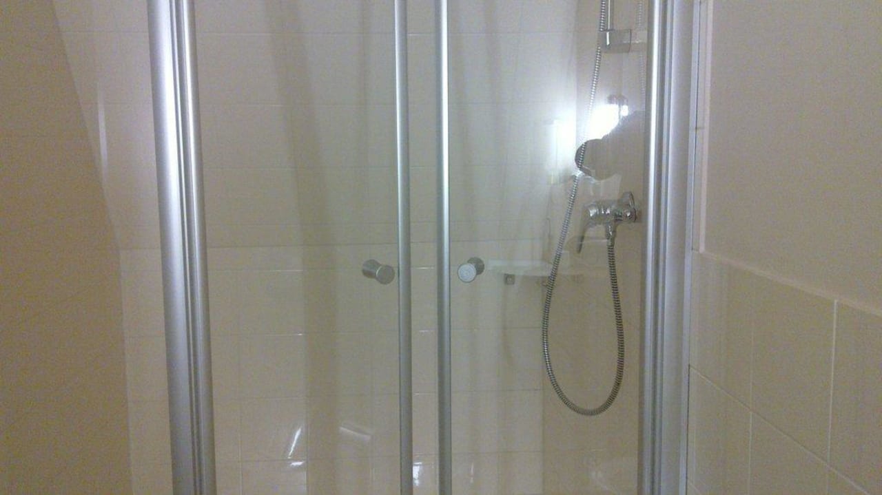 Dusche sehr groß Hotel Wyndham Garden Quedlinburg Stadtschloss