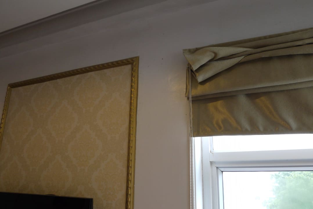 Dirty wall in room 602 Hotel Thaison Palace