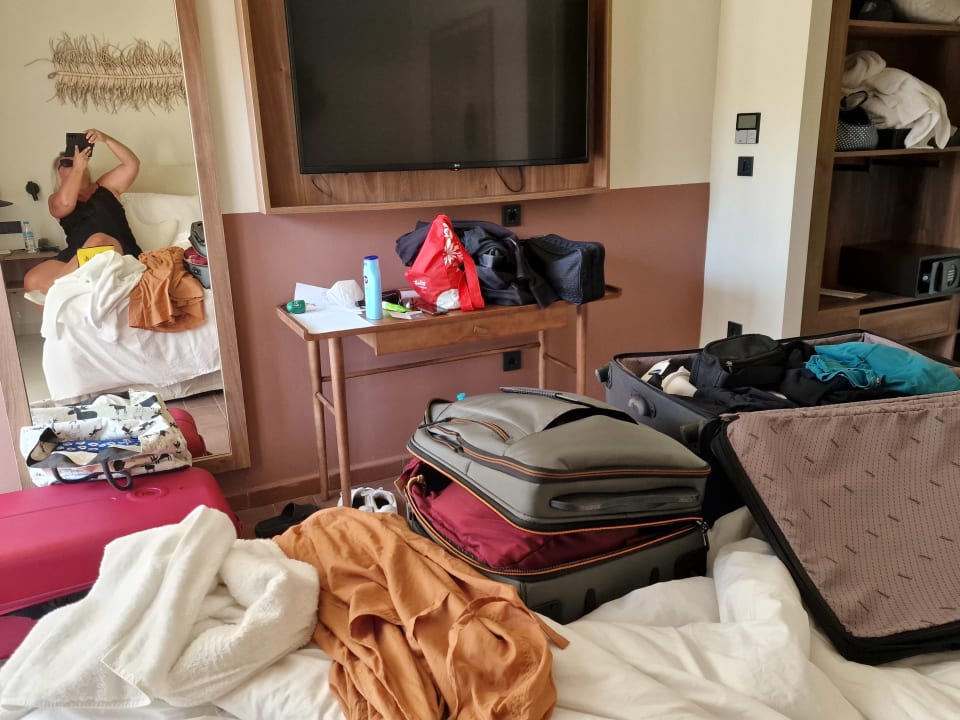 Zimmer Domes Aulūs Zante, Autograph Collection