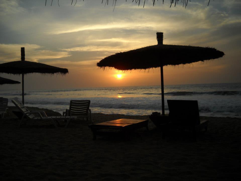 Sonnenuntergang am Strand Hotel Senegambia Beach