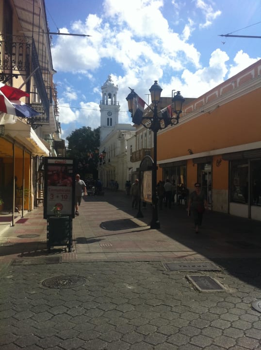 Blick vom Hotel-Eingang nach links Novus Plaza Hodelpa