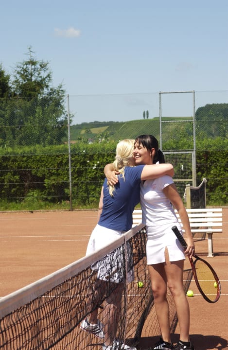 3 Tennissandplätze mit Flutlichtanlage Hotel Gasthof Scheer