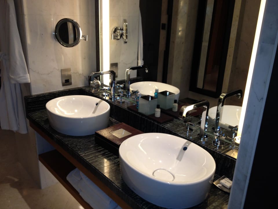 Für jeden ein eigenes Waschbecken Park Hyatt Abu Dhabi Hotel and Villas