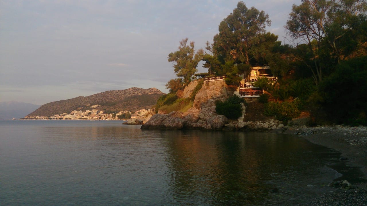 Red Rock Bar  Hotel Aris