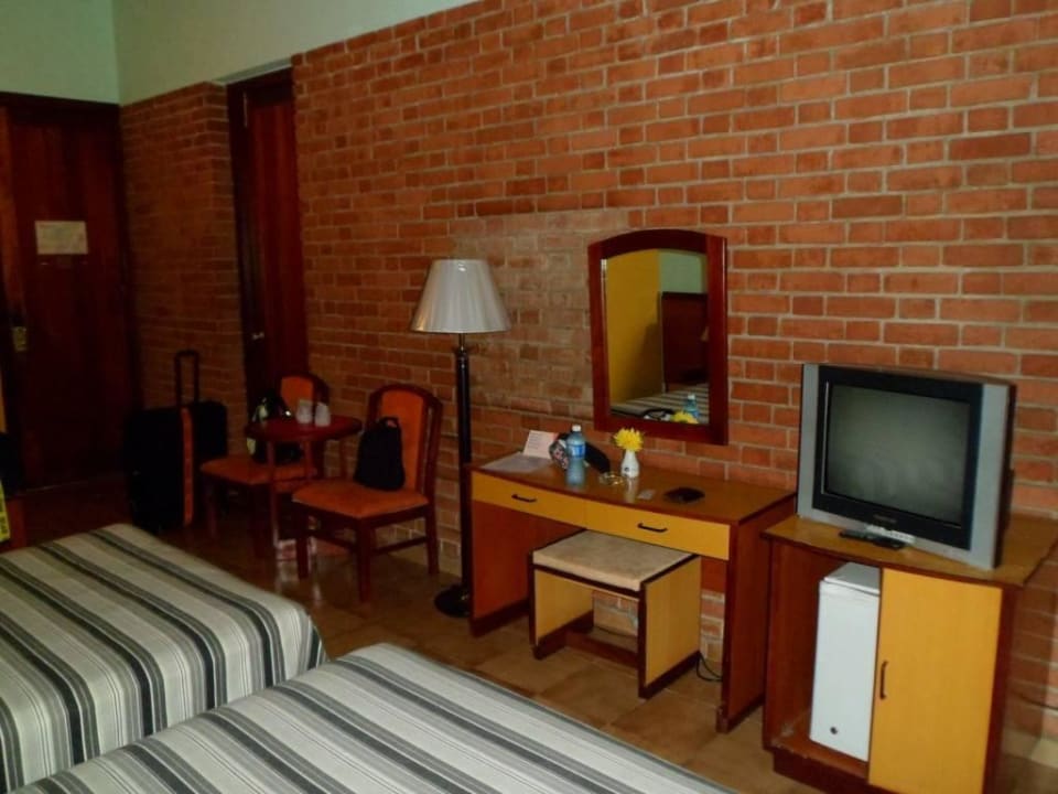 Räume sehr hellhörig Hotel Versalles