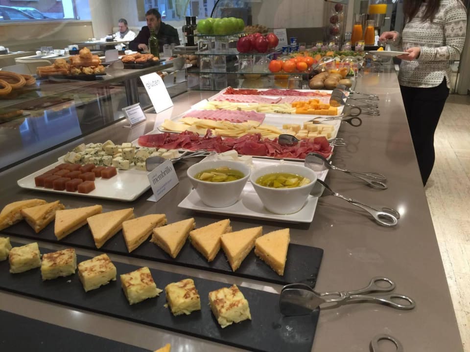 Frühstück NH Madrid Zurbano