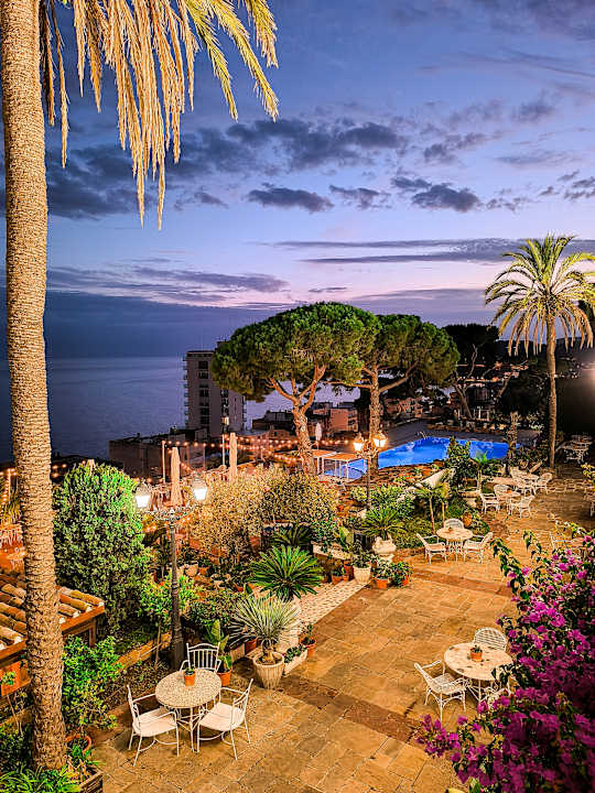 Pool Hotel Roger de Flor Seleqtta