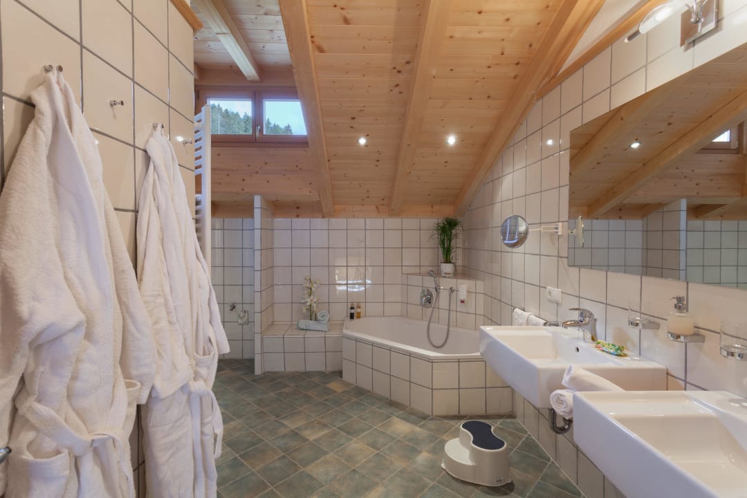 Badezimmer Taser Familienalm