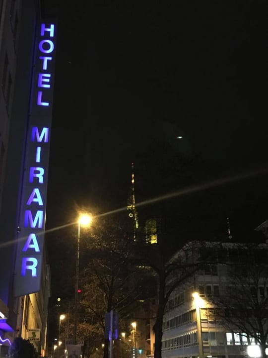 Bei nacht Hotel Miramar