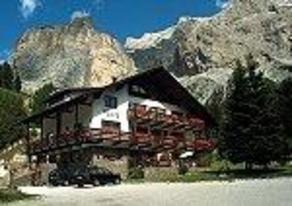 Garni Wolf estate Garni Wolf