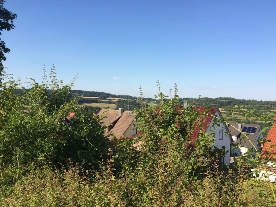 Blick von der Liegewiese Vital- und Wellnesshotel Albblick