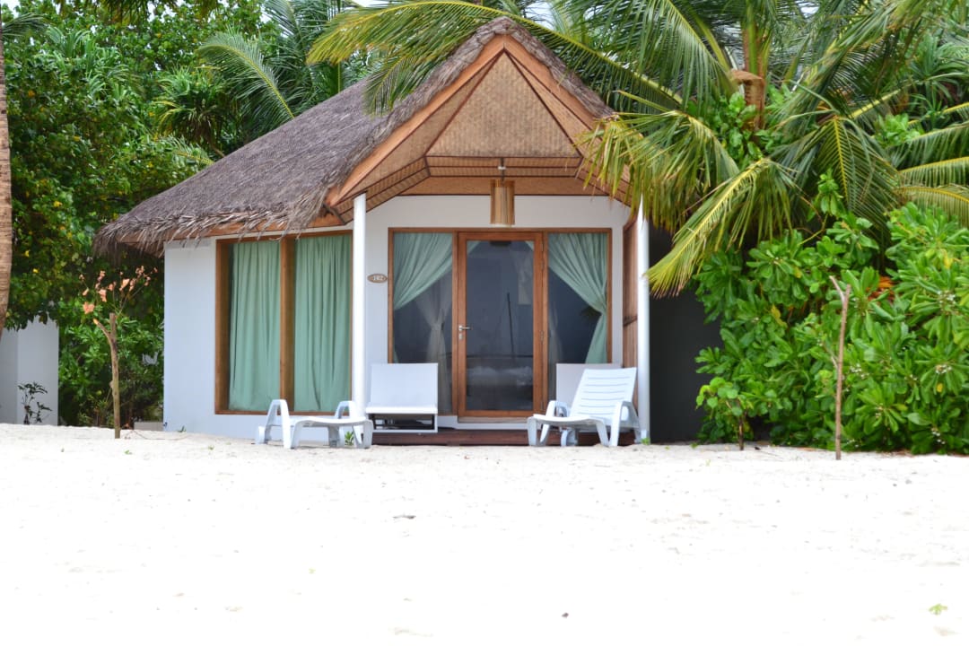 Strand Bungalow Safari Island Maldives