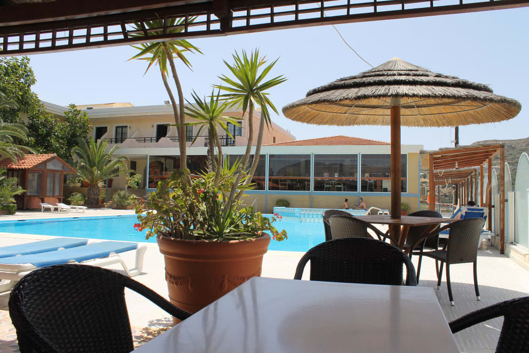 Pool von der Snackbaar aus gesehen Hotel Seven Stars