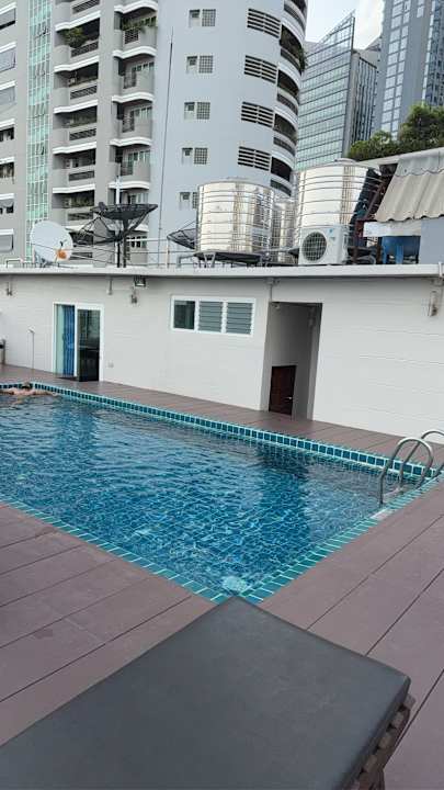 Pool The Promenade Hotel