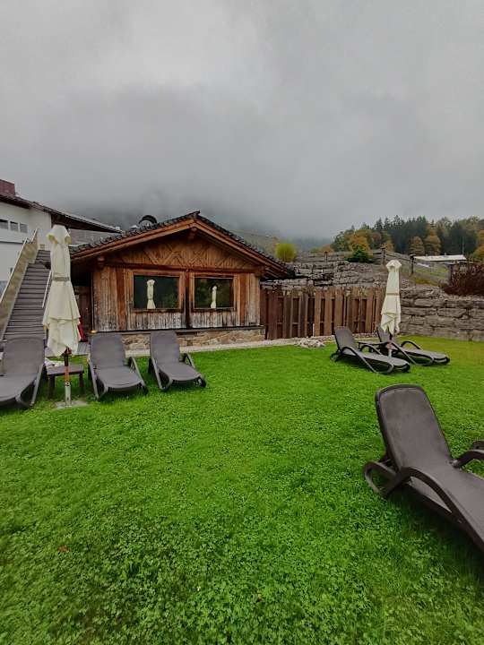 Außenansicht Alm- & Wellnesshotel Alpenhof