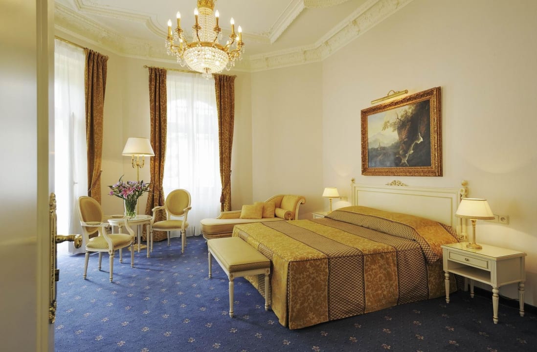 Room Savoy Westend Hotel