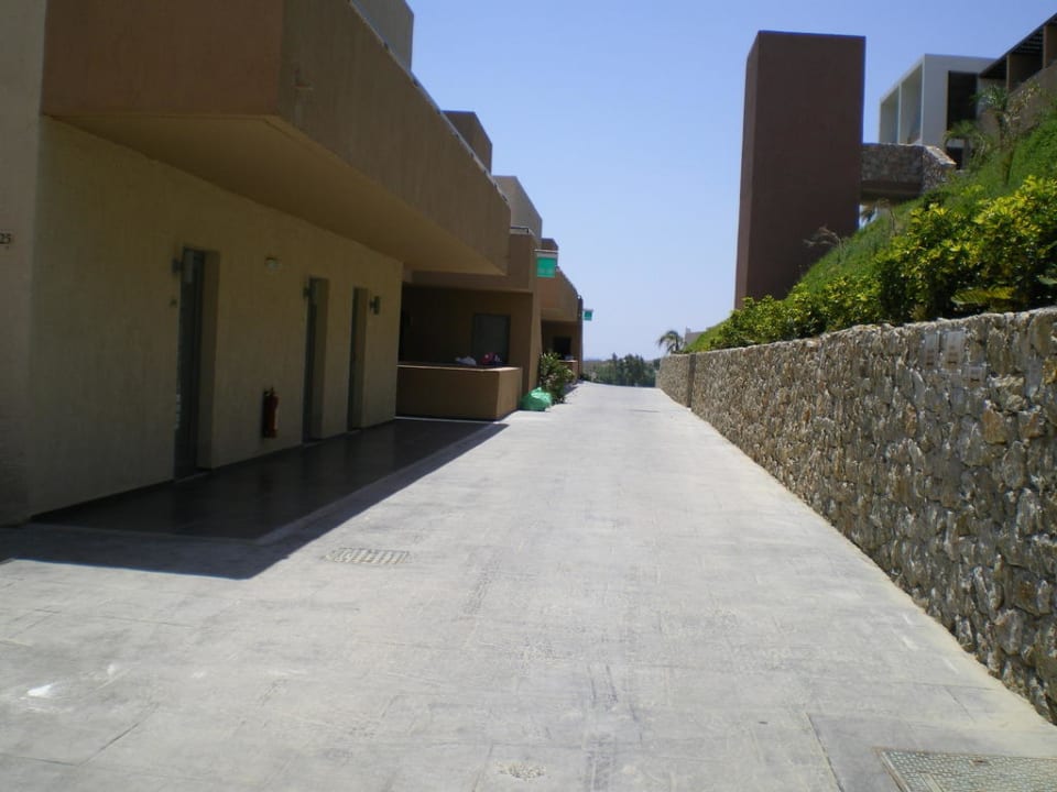 Weg vor dem Zimmer Atlantica Mikri Poli Kos