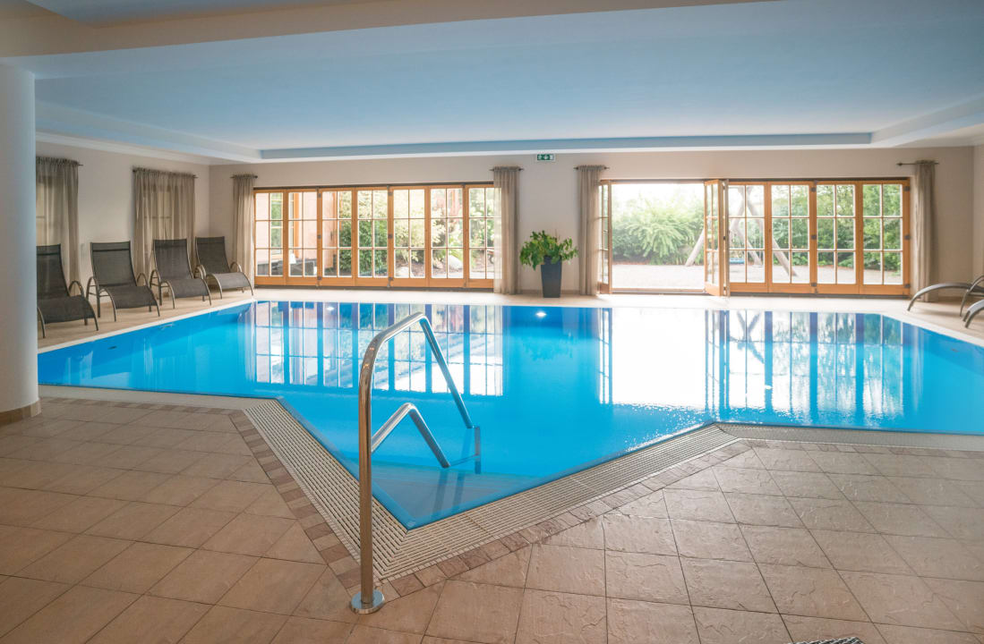 Pool Waidringer Hof · 1. Tiroler Glückshotel