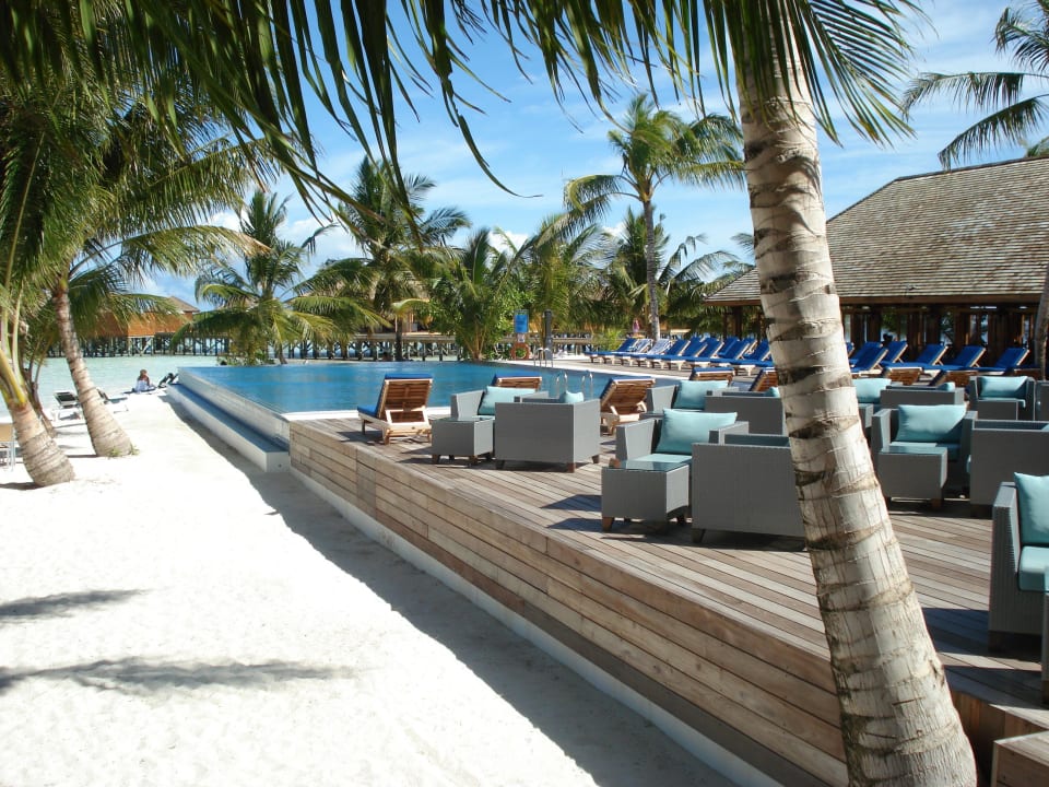 Tolle Aussicht zu den Wasserbunggis Vilamendhoo Island Resort & Spa