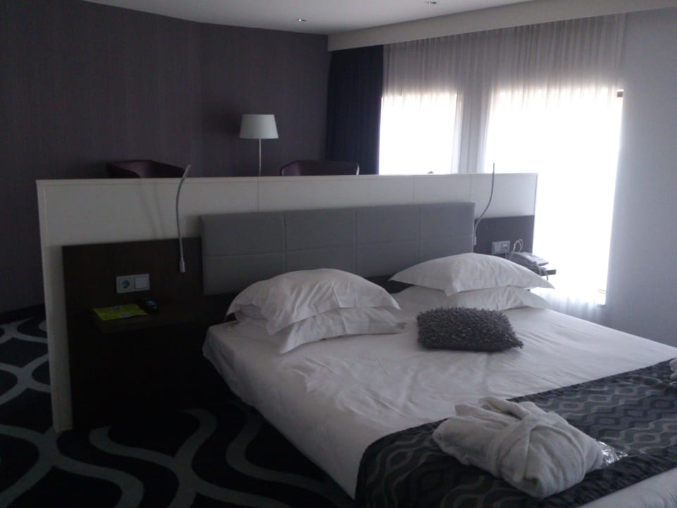 Łóżko od strony wejścia Park Plaza Eindhoven