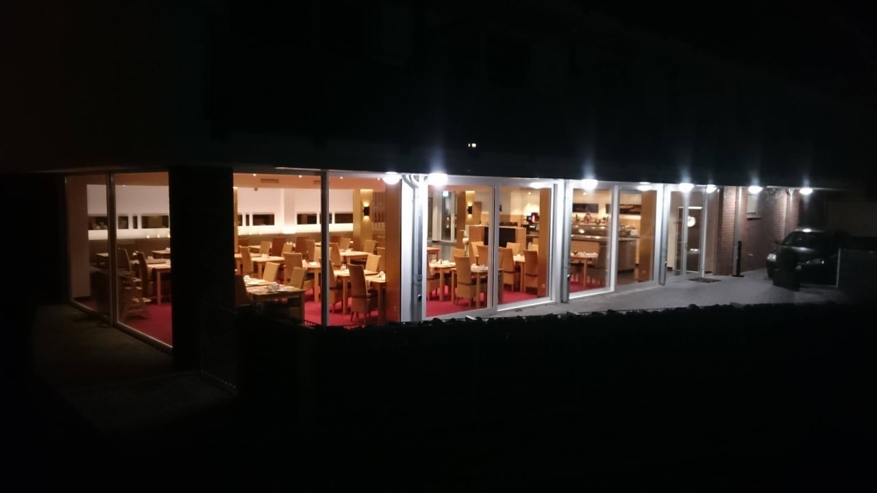 Am Abend des Frühstücksraumes Hotel Hafen Büsum