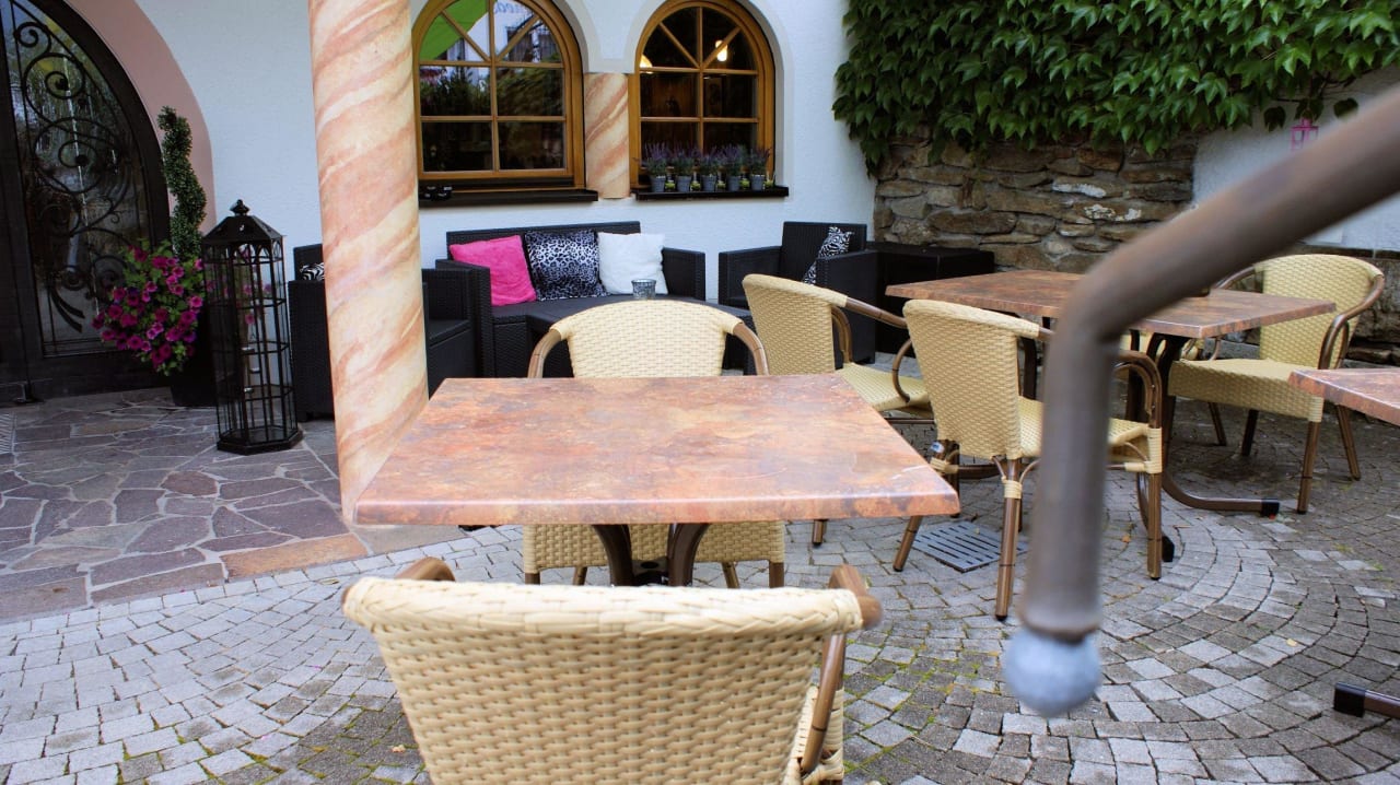 Noch ein schöner Blick auf die Sonnenterrasse Hotel Brunnenhof