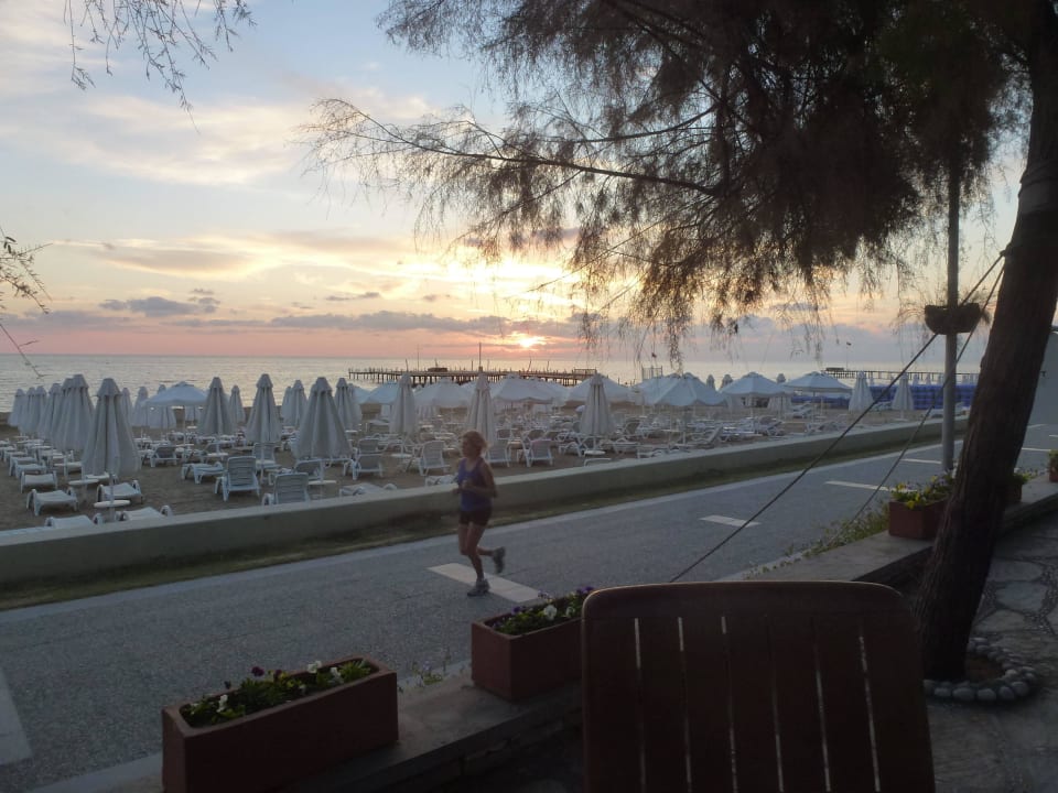 Sonnenuntergang Strandbar Arum Barut Collection