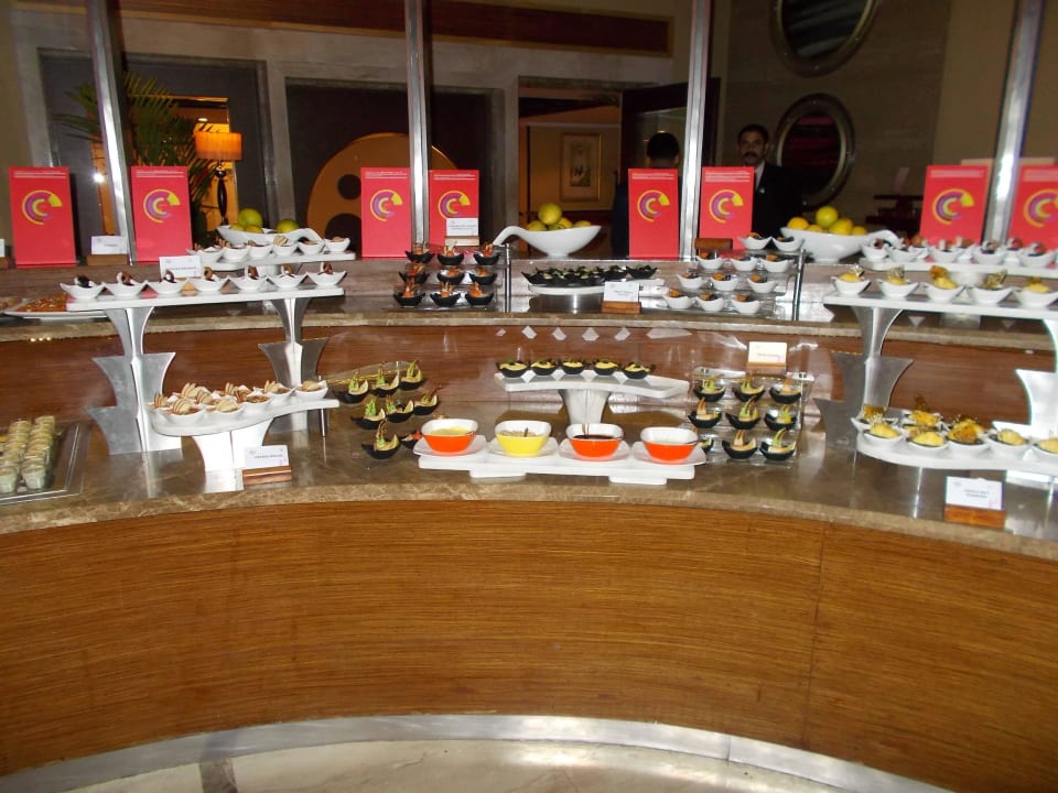 Tolles Dessertbuffet The Gateway Hotel Marine Drive Ernakulam