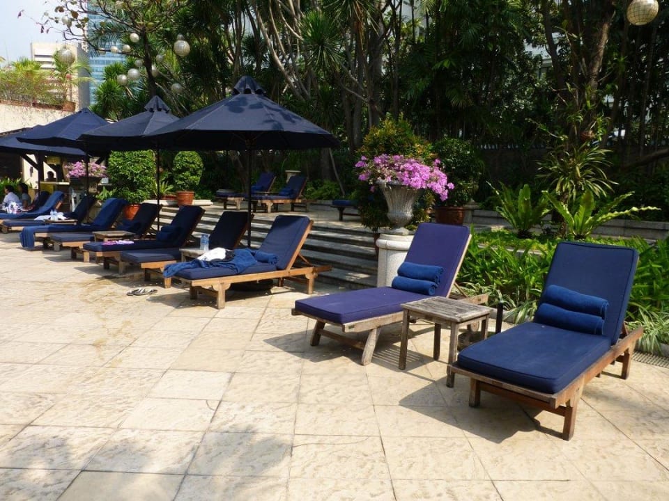 Liegeterrasse beim Pool Hotel The Peninsula Manila