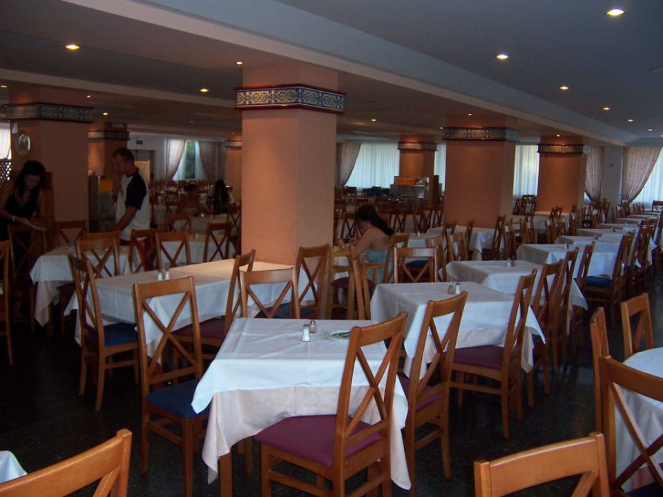 Speisesaal für ca. 800 Mann. Nicht hässliche aber ziemlichen BQ Belvedere Hotel