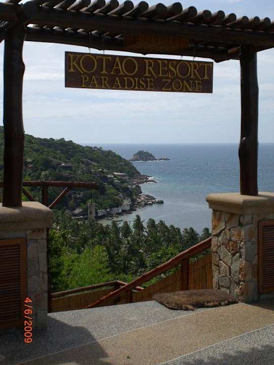 Blick & Treppen zum Strand Hotel Koh Tao Resort
