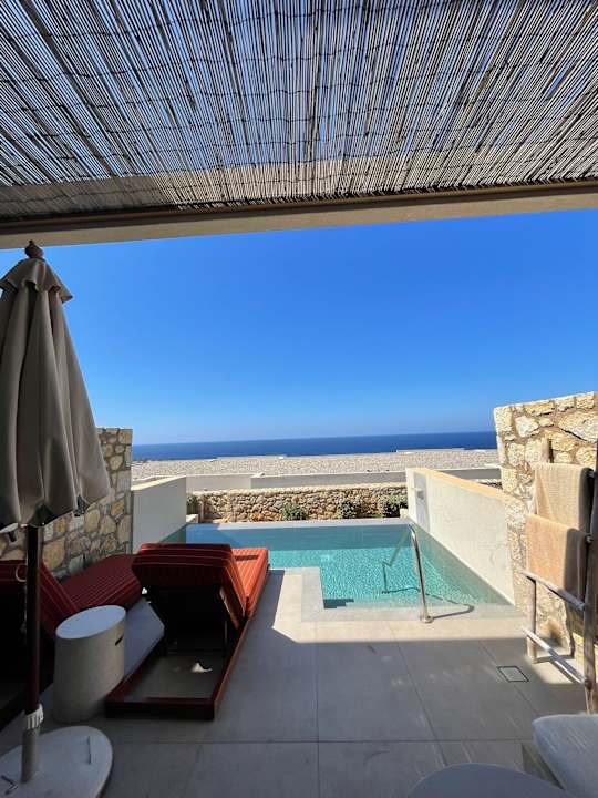 Pool The Royal Senses Resort, Curio Collection by Hilton