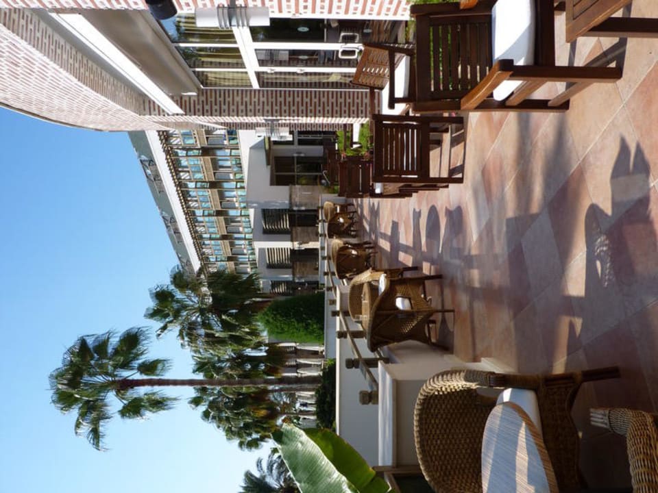 Schöne Außenanlage Hotel Oleander