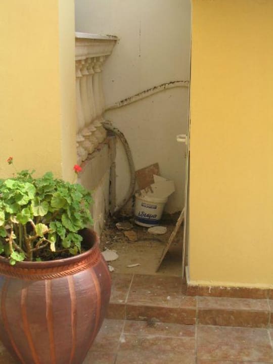 Müllecke am Pool Sandy Beach Resort