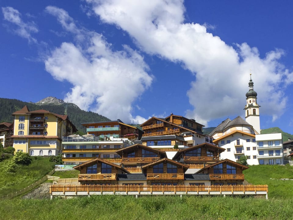 Außenansicht PUR. Suites & Chalets in Lermoos