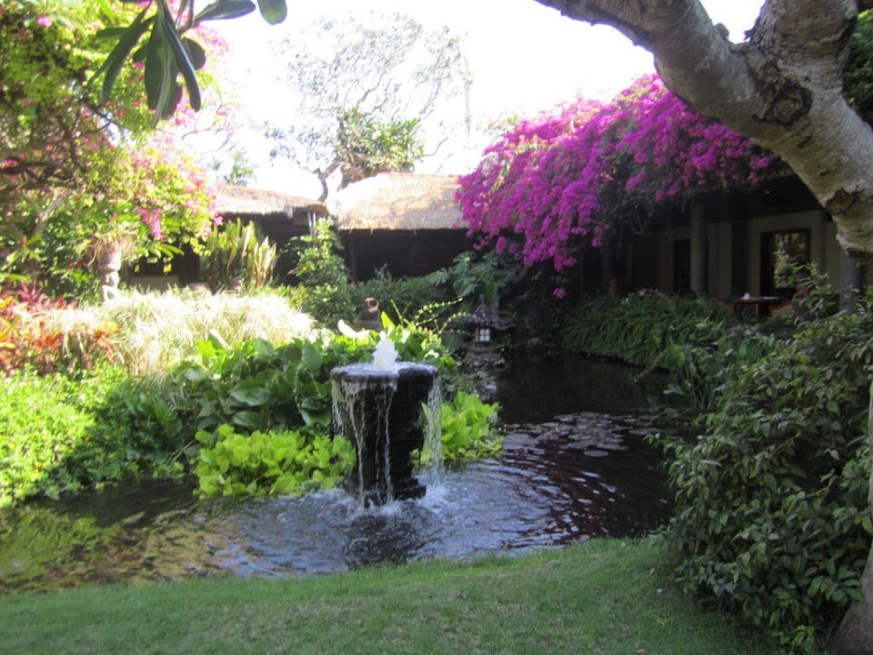 Springbrunnen im Garten Hyatt Regency Bali