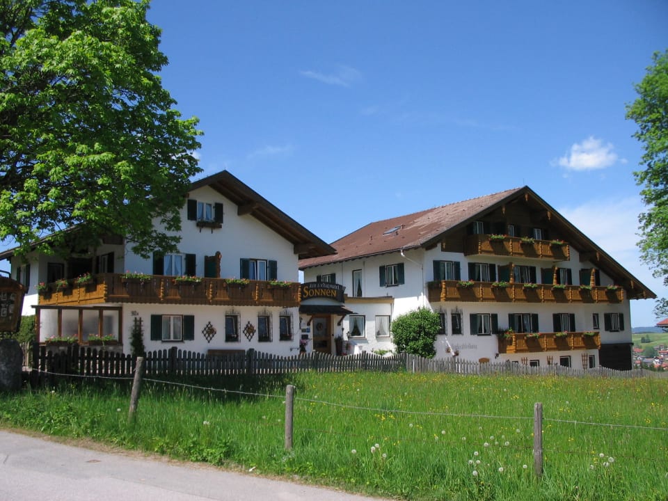 Blick von der Straße Kur- und Vitalhotel Sonnen