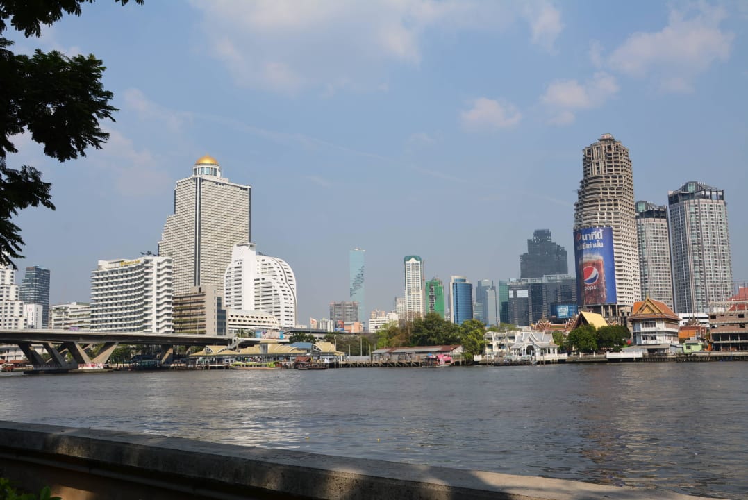 Fantastischer Blick von der Terrasse ibis Hotel Bangkok Riverside