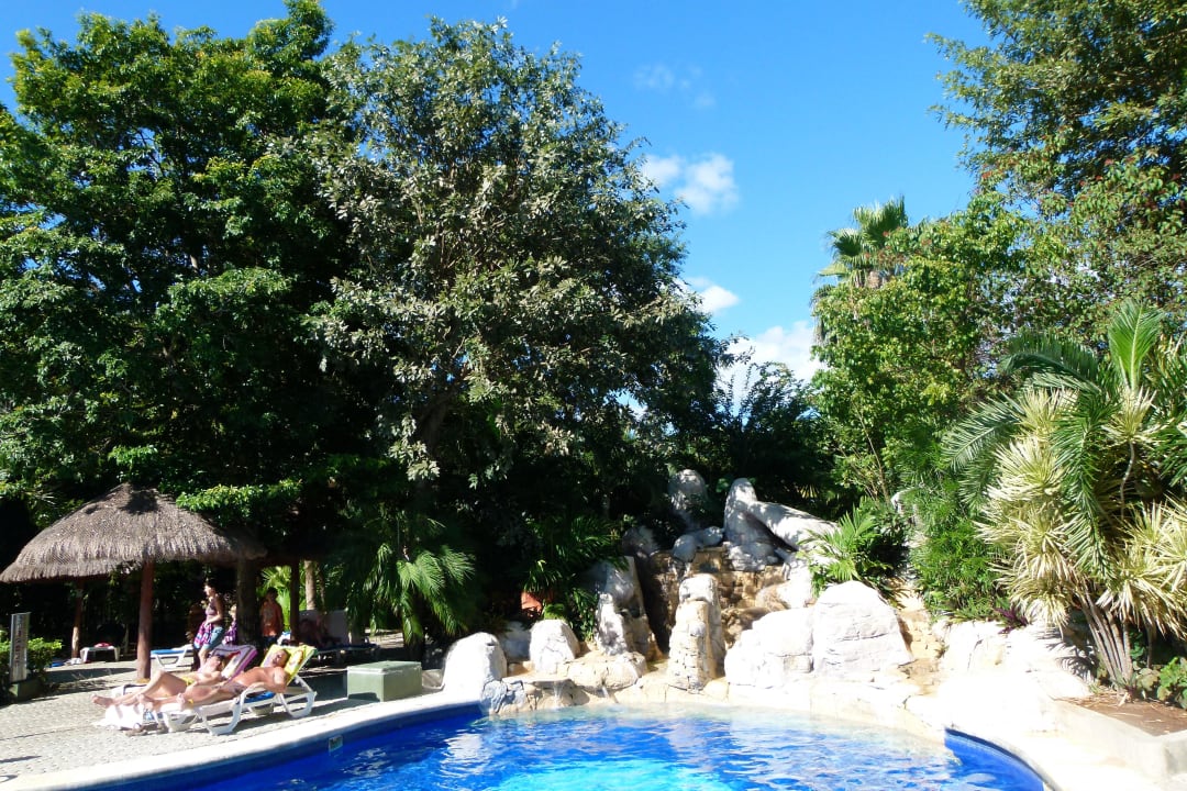 Sehr gepflegte Poolamlage Hotel Riu Tequila