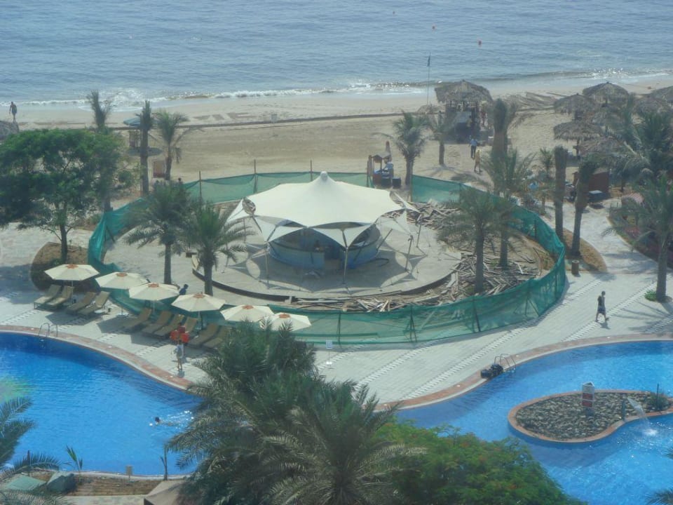 Poolbar wird abgerissen 06.09.2008 Hotel Le Meridien Al Aqah Beach Resort